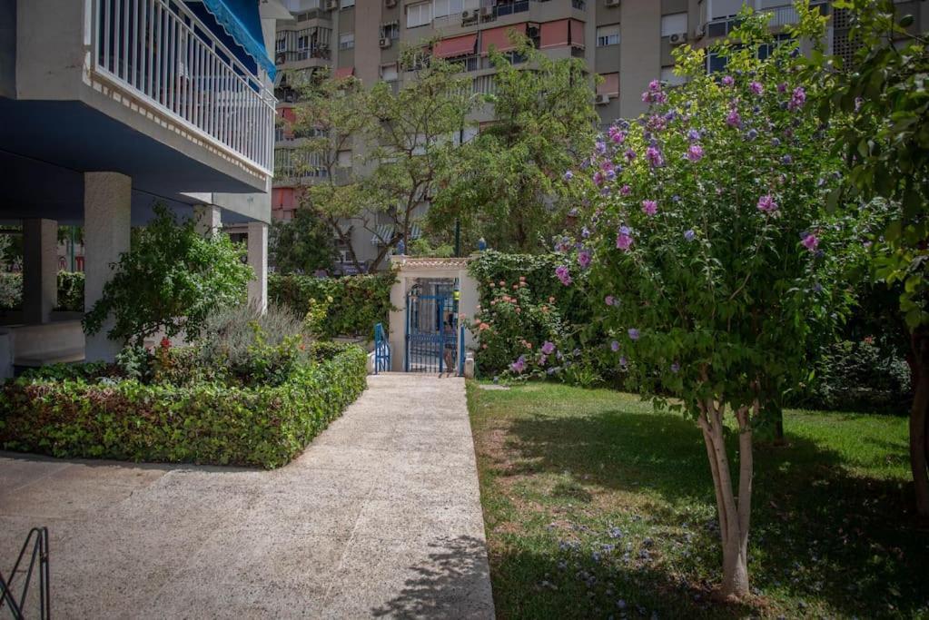 Piso Con Jardin Apartment Malaga Exterior photo
